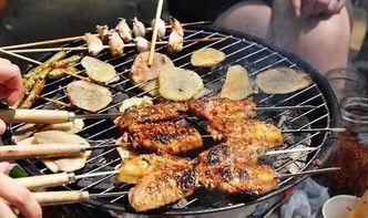 摆摊烤鸡腿爆料视频,美味诱惑引众人排队品尝  第3张