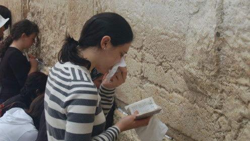 娱乐吃瓜君英语,Entertainment Gossips: Unveiling the Latest Buzz with 'Eating Melon King'  第2张 娱乐吃瓜君英语,Entertainment Gossips: Unveiling the Latest Buzz with 'Eating Melon King'  第2张